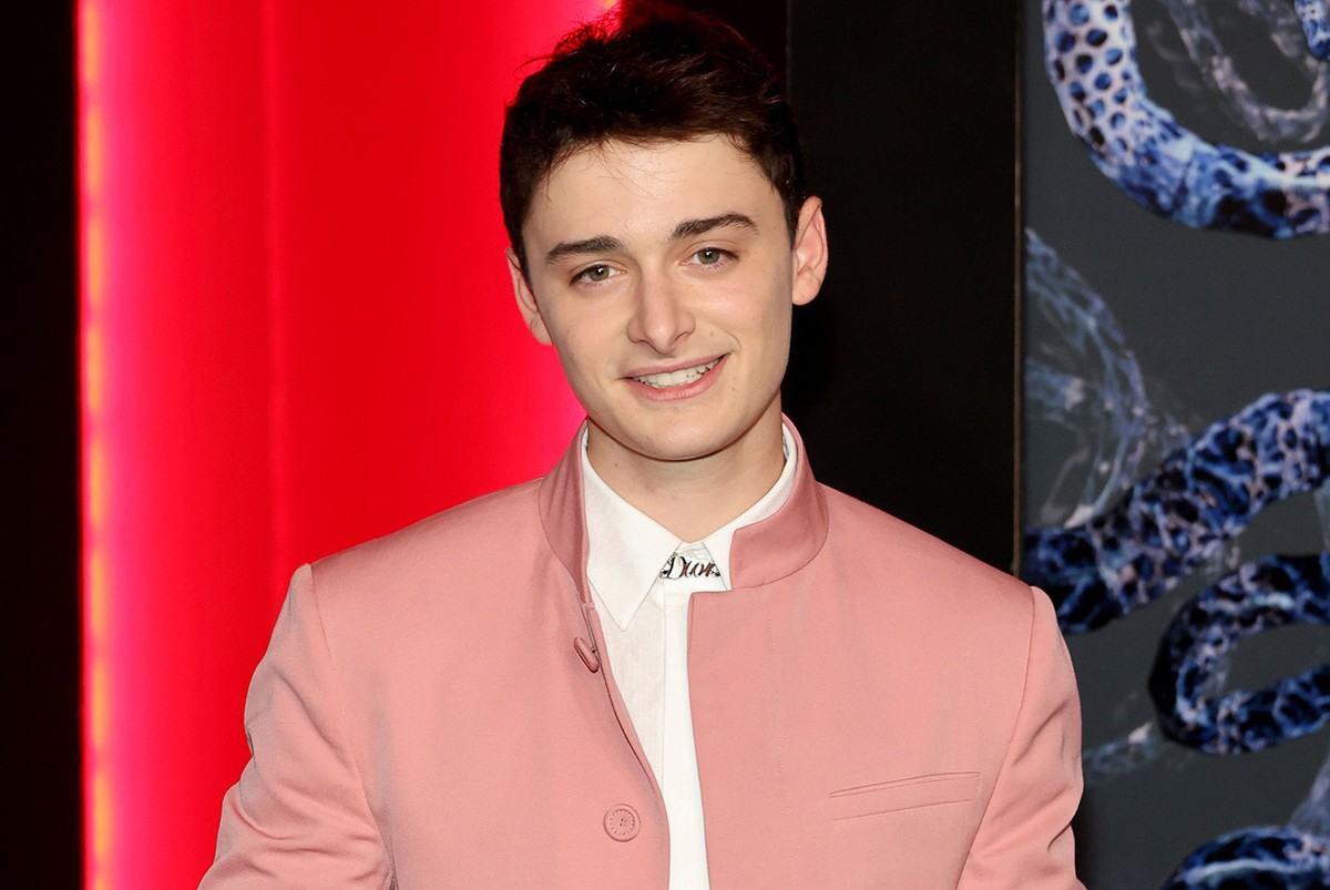 Ator De Stranger Things Revela Que Gay E Compartilha Rea Es Not Cia N S Sabemos