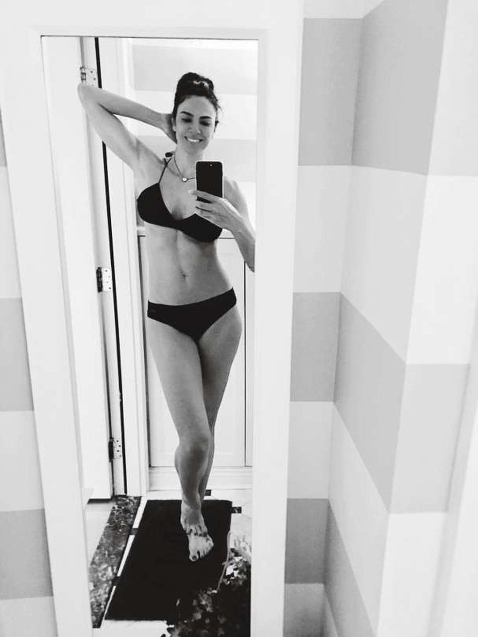 Famosas Tiram Selfie De Lingerie E Revelam O Que Sentem Ao Olhar No Espelho