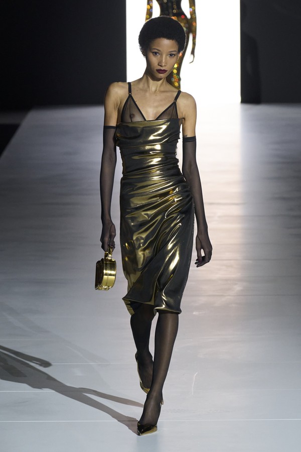 Das passarelas até a fila A looks lingerie à mostra foram tendência na semana de moda de Milão