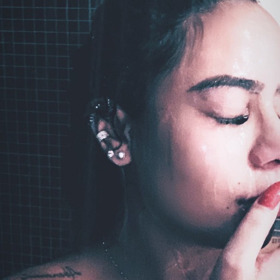 Rafaella Santos Compartilha Foto Hot No Banho