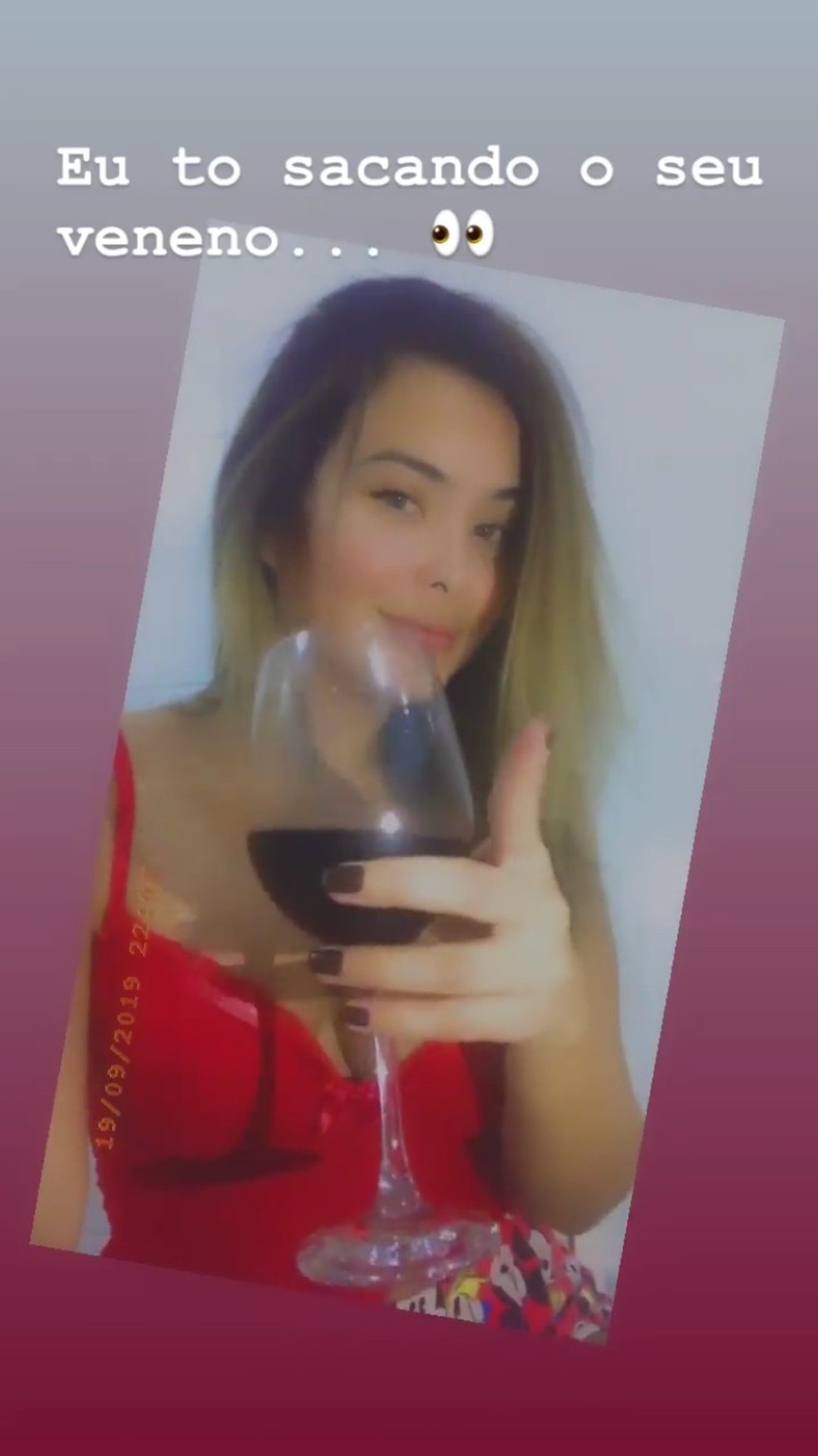 Geisy Arruda Faz Charme Lingerie Vermelha E Brinda Os Seguidores
