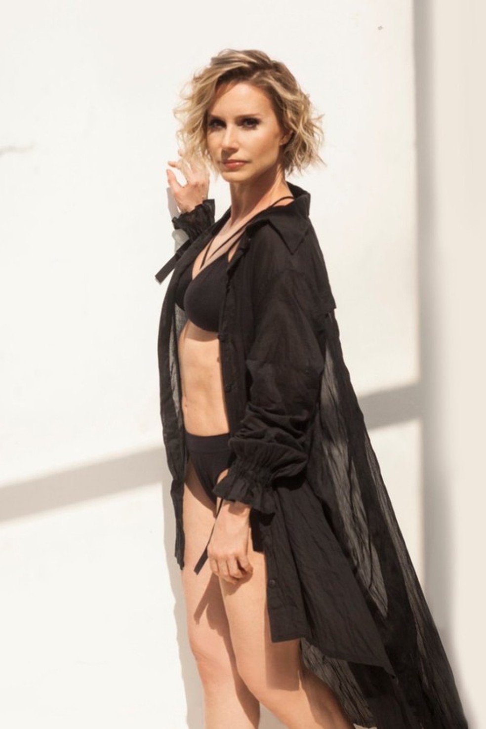 Aos Paula Burlamaqui Posa Poderosa De Lingerie Sextou