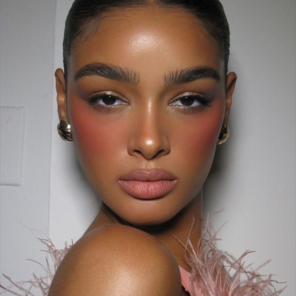 Como Aplicar Um Batom Nude E Inspira Es Perfeitas Para Usar No Outono
