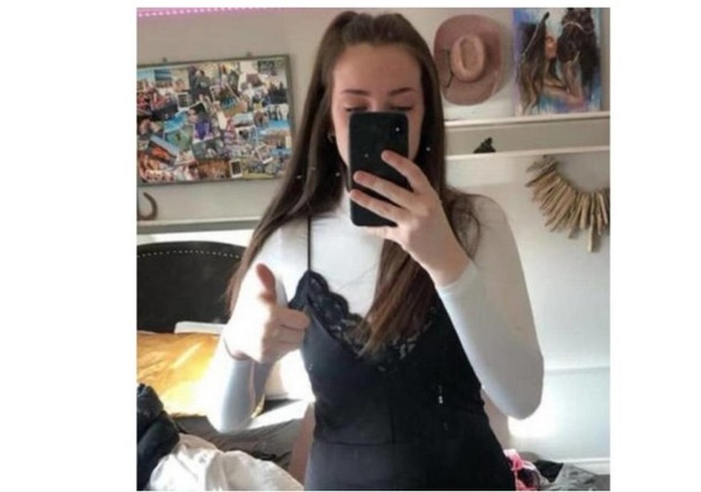 Jovem Retirada De Sala De Aula Por Usar Roupa Comparada A Lingerie