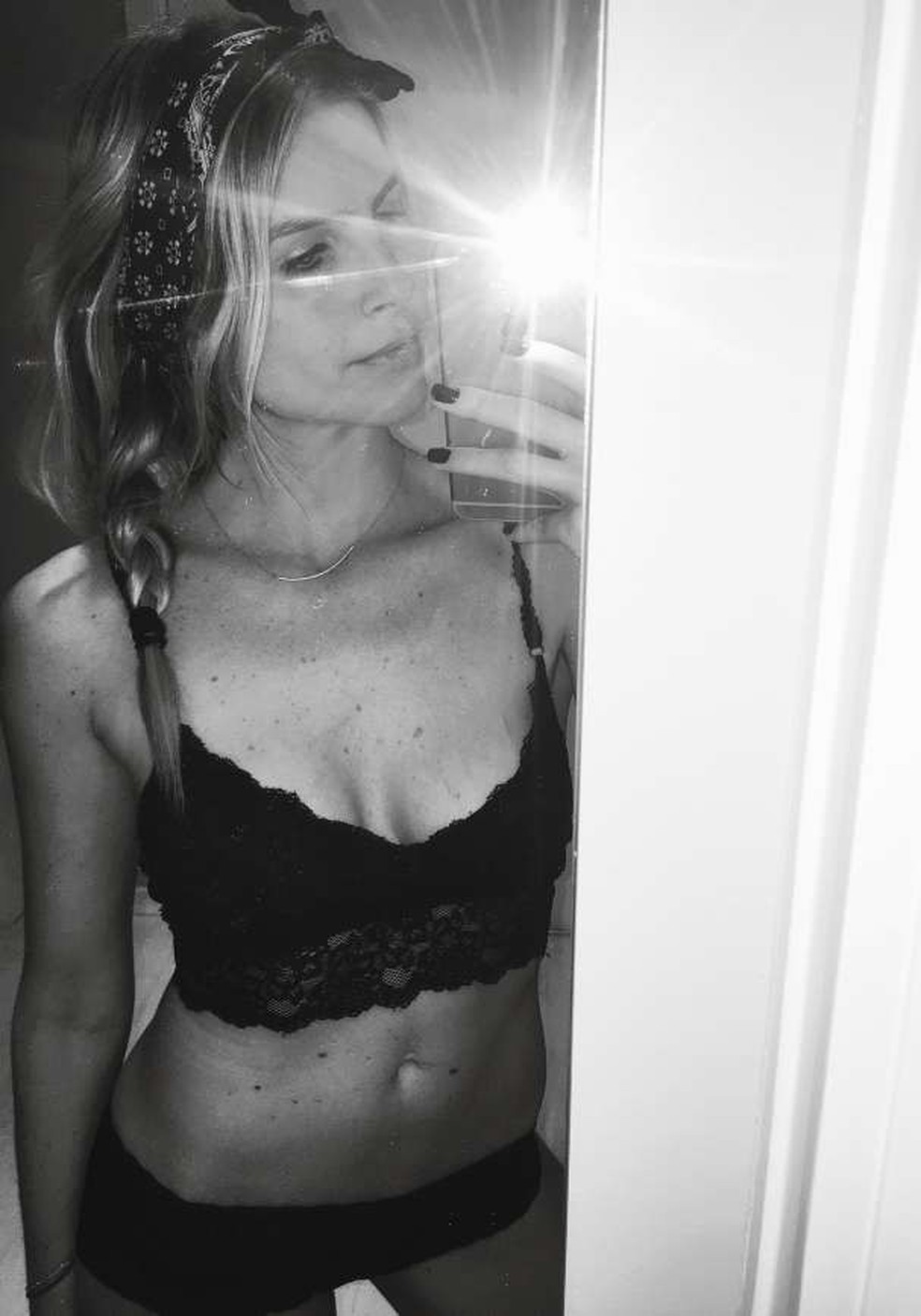 Famosas Tiram Selfie De Lingerie E Revelam O Que Sentem Ao Olhar No Espelho