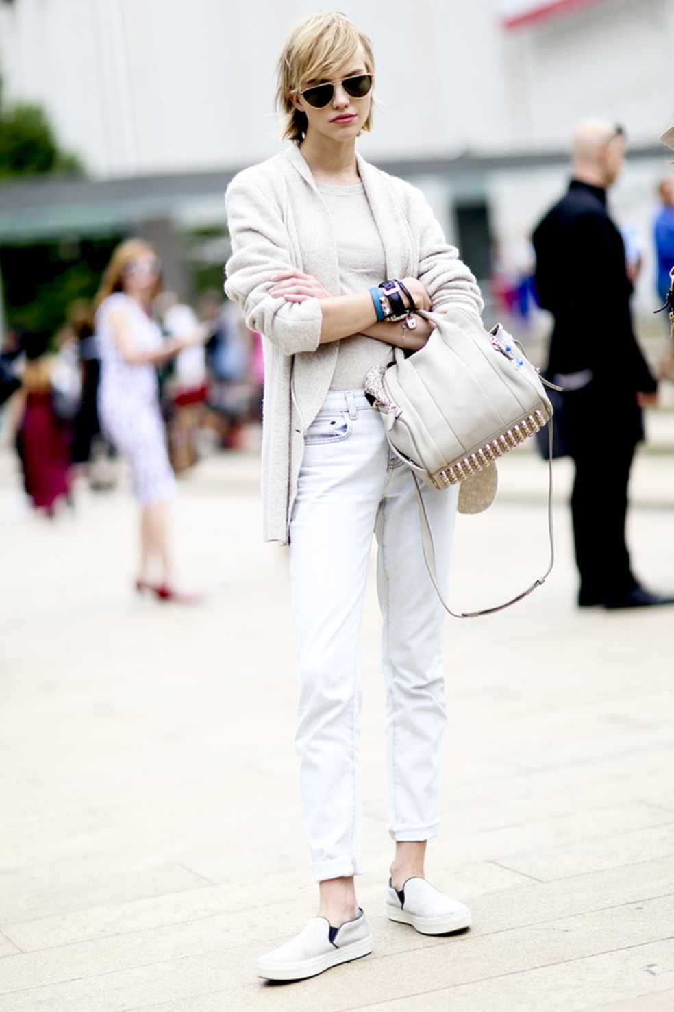 Look nude vestir branco bege é a nova produção neutra Confira