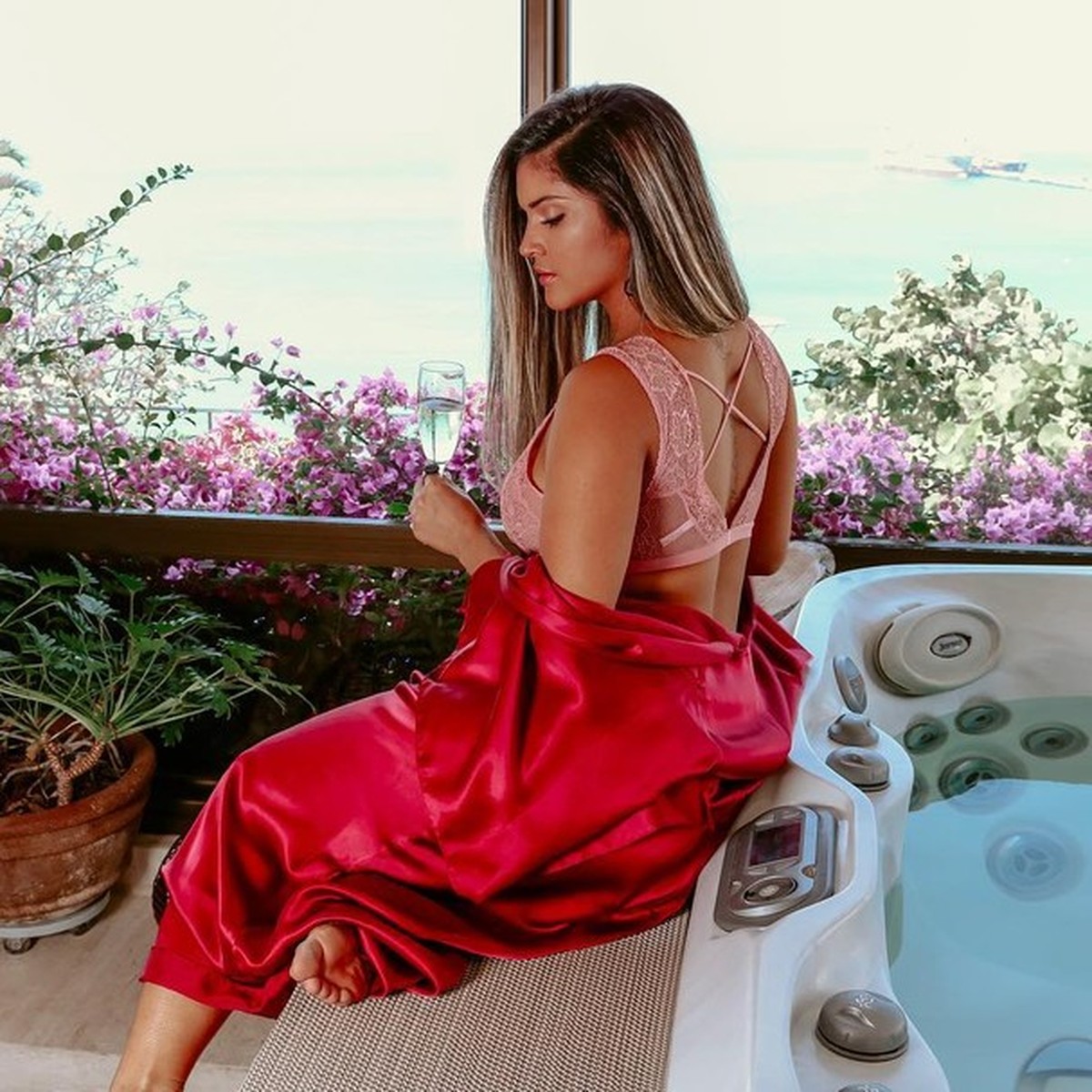 Mileide Mihaile posa de lingerie e fãs elogiam Nasceu para brilhar