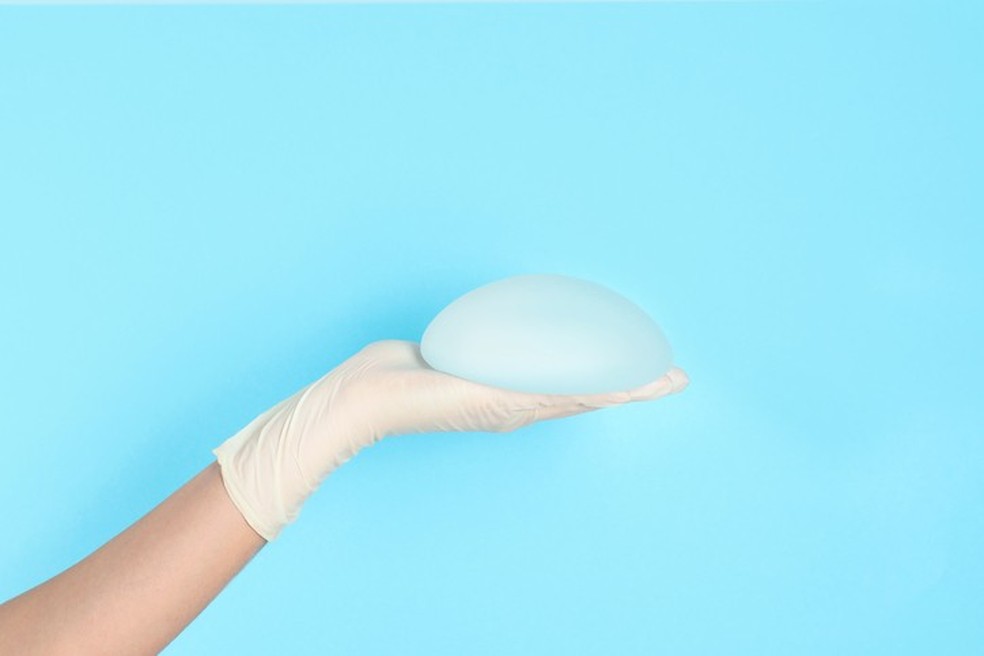 Explante de silicone (Foto: Getty Images) — Foto: Glamour