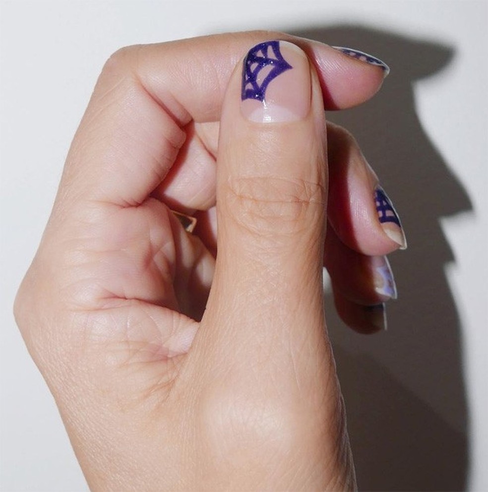 Nail art perfeitas para complementar o look de Halloween (Foto: @aliciatnailart) — Foto: Glamour