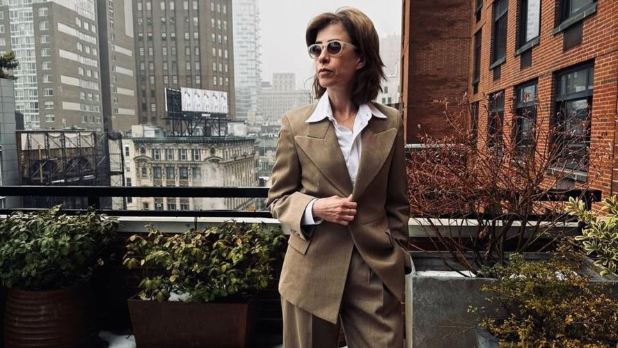 Fernanda Torres aposta em look grifado de R$ 16 mil em Nova York