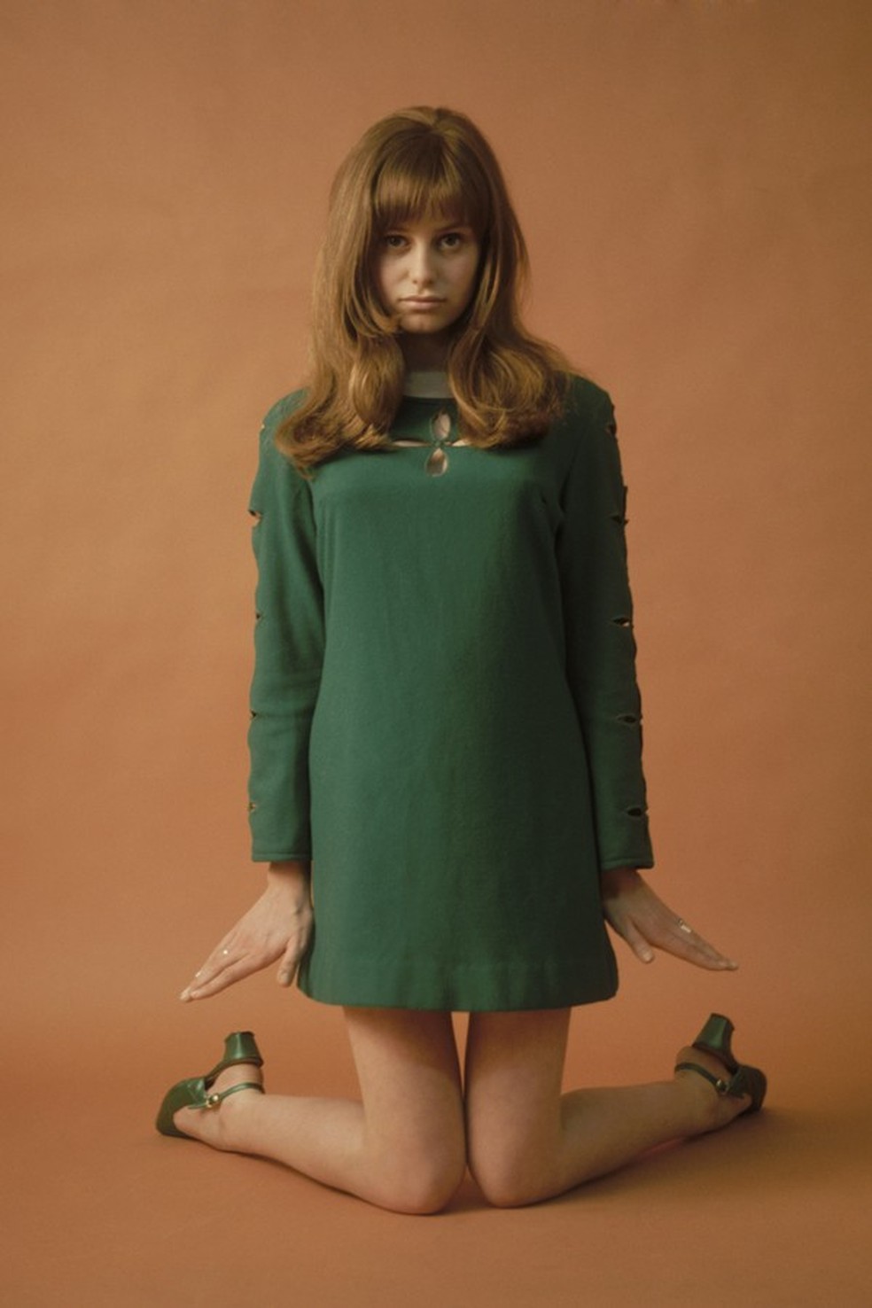 Vesitdo curtinho nos anos 1960 (Foto: Getty Images) — Foto: Glamour