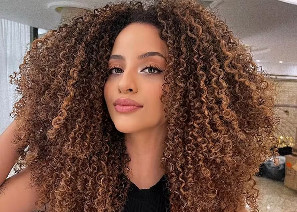 Cabelo cacheado: há ótimas opções de finalizadores — Foto: Reprodução/Instagram