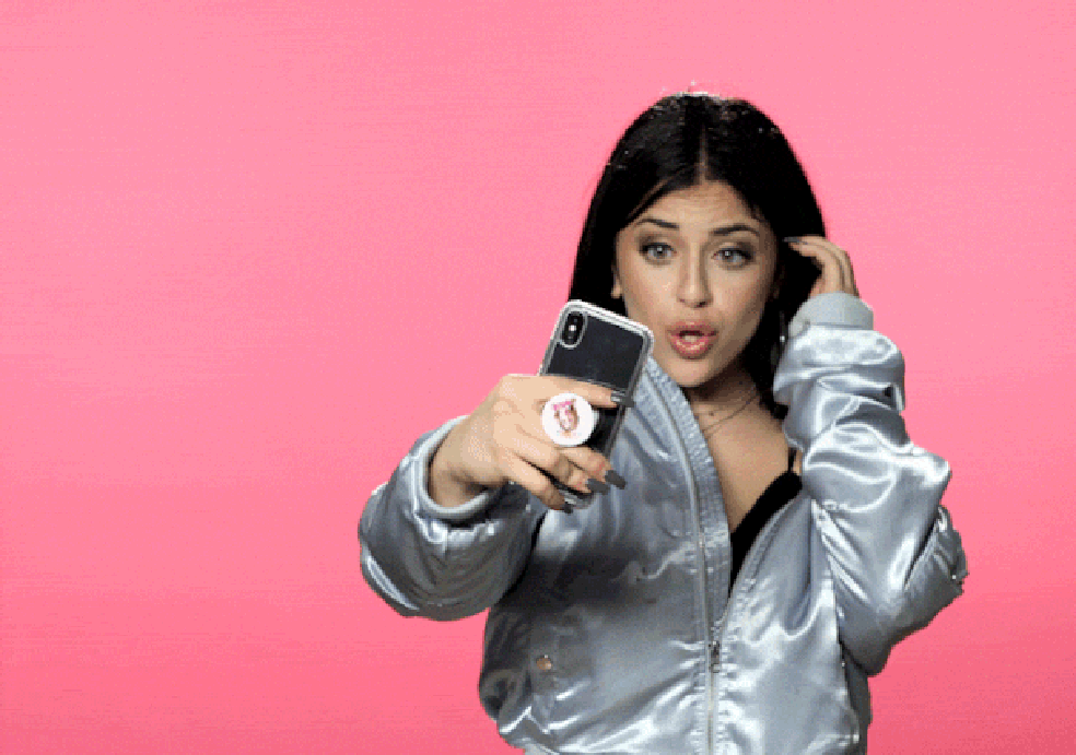 Você acha que gasta muito tempo nas redes sociais? (Foto: Reprodução) — Foto: Glamour