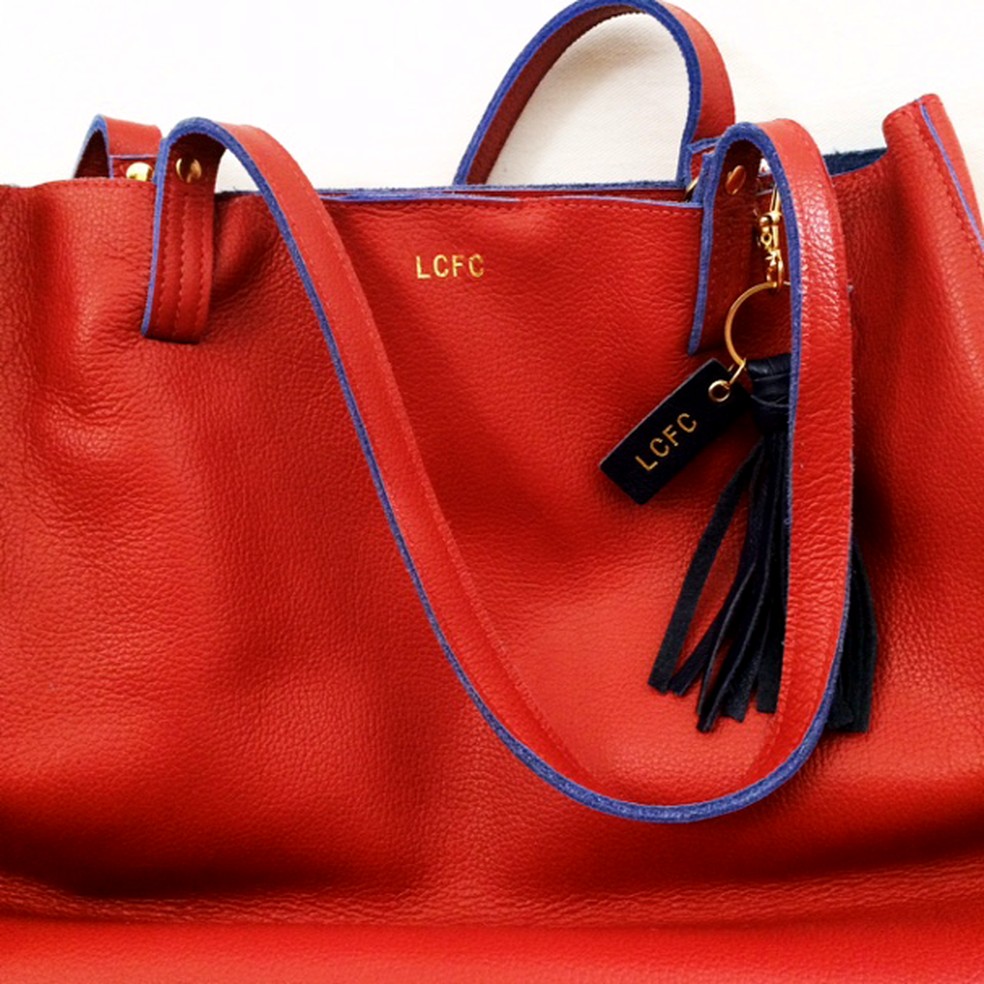 Bolsa de couro personalizada (Foto: Divulgação) — Foto: Glamour