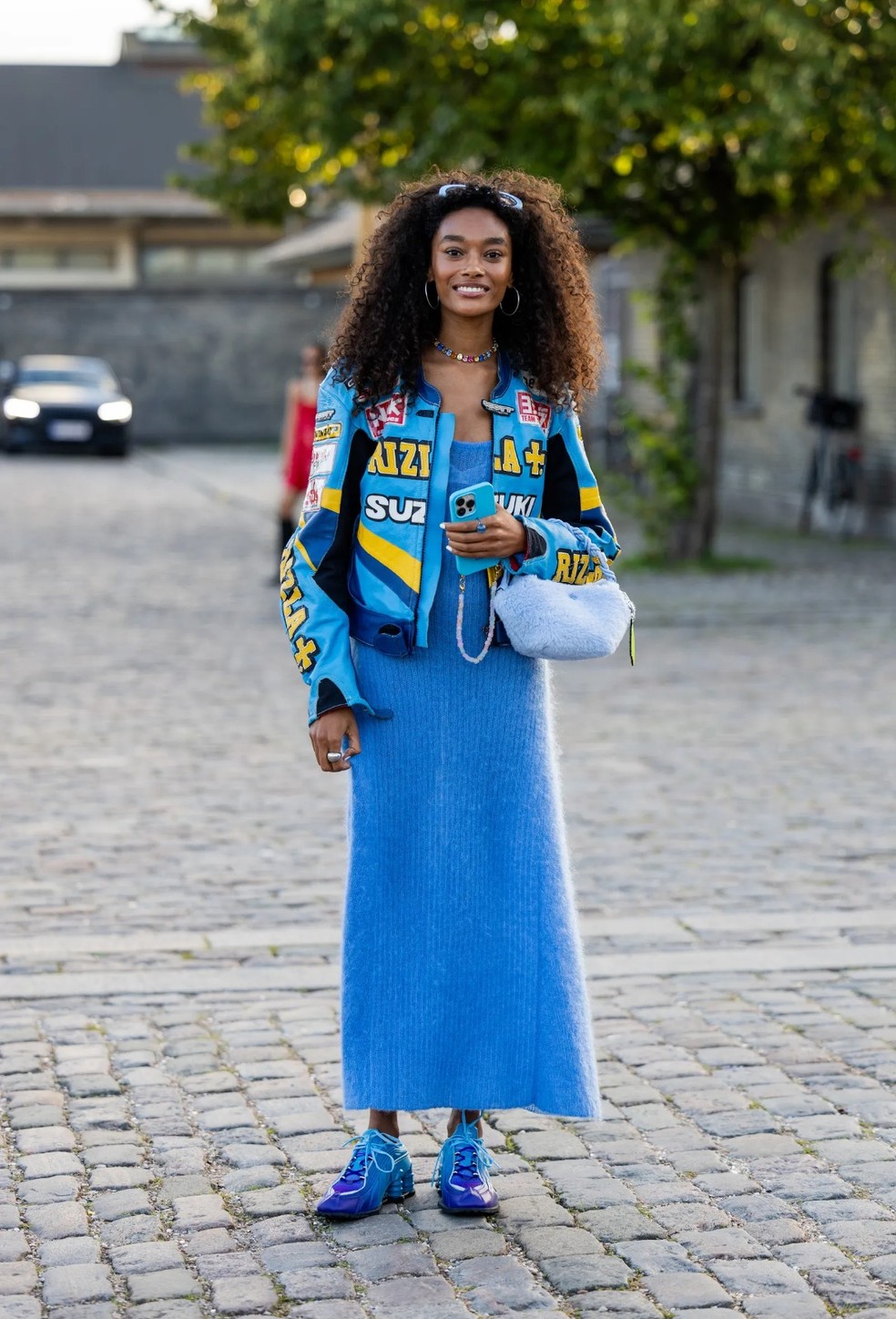 Como usar tênis com vestido sem perder o estilo — Foto: Getty Images