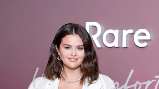 Selena Gomez entregou as maiores tendências capilares de 2024 em novo visual