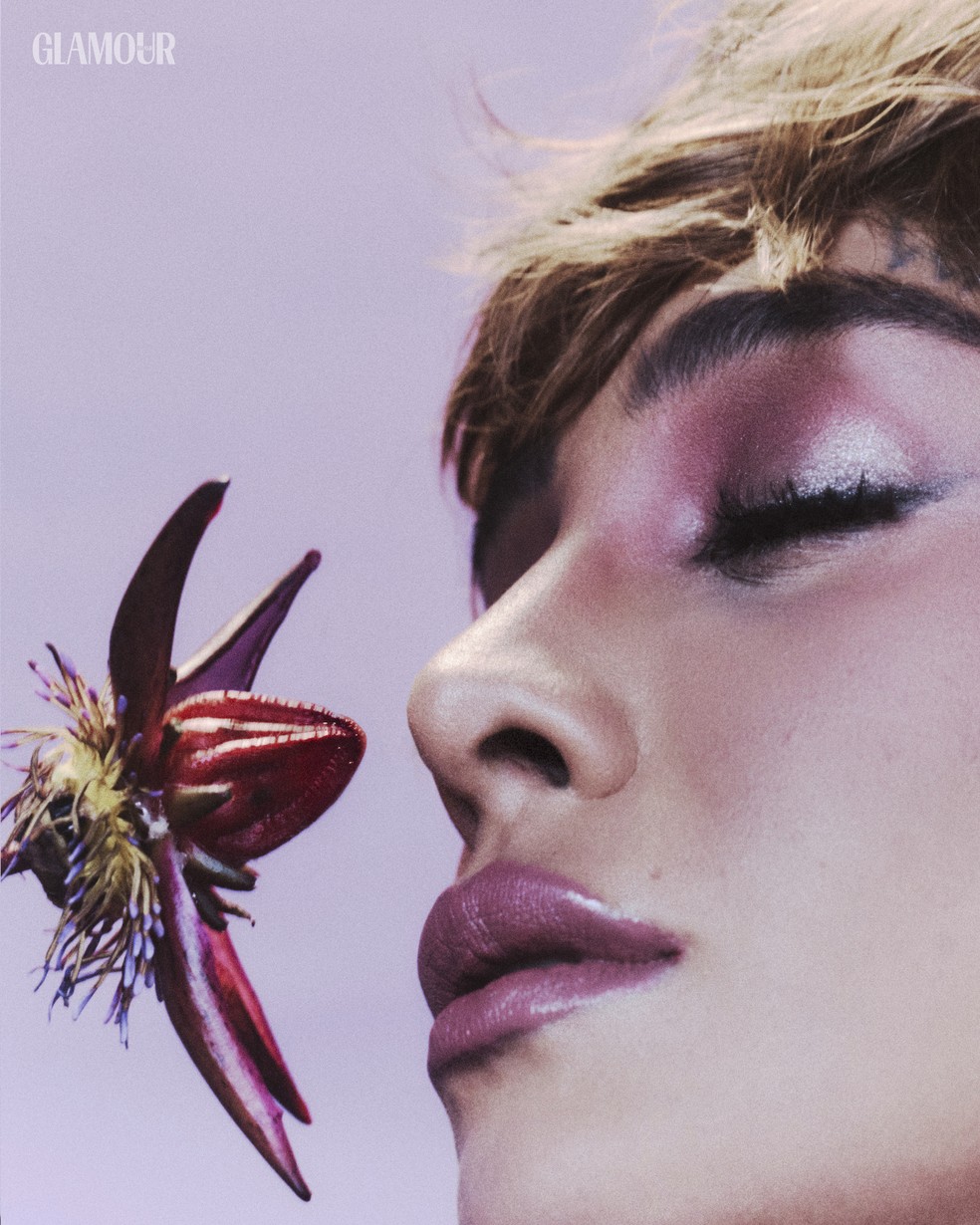 Linn da Quebrada é capa da Glamour de junho — Foto: Thais Vandanezi | Glamour Brasil