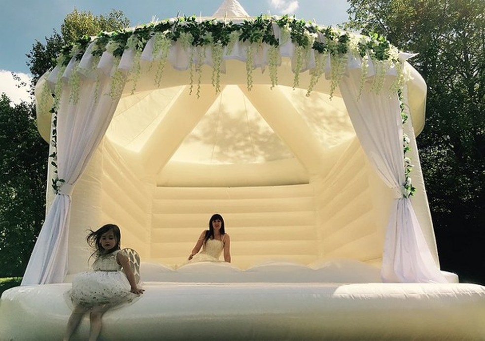 Castelo inflável com pula-pula é o novo hit das festas de casamento