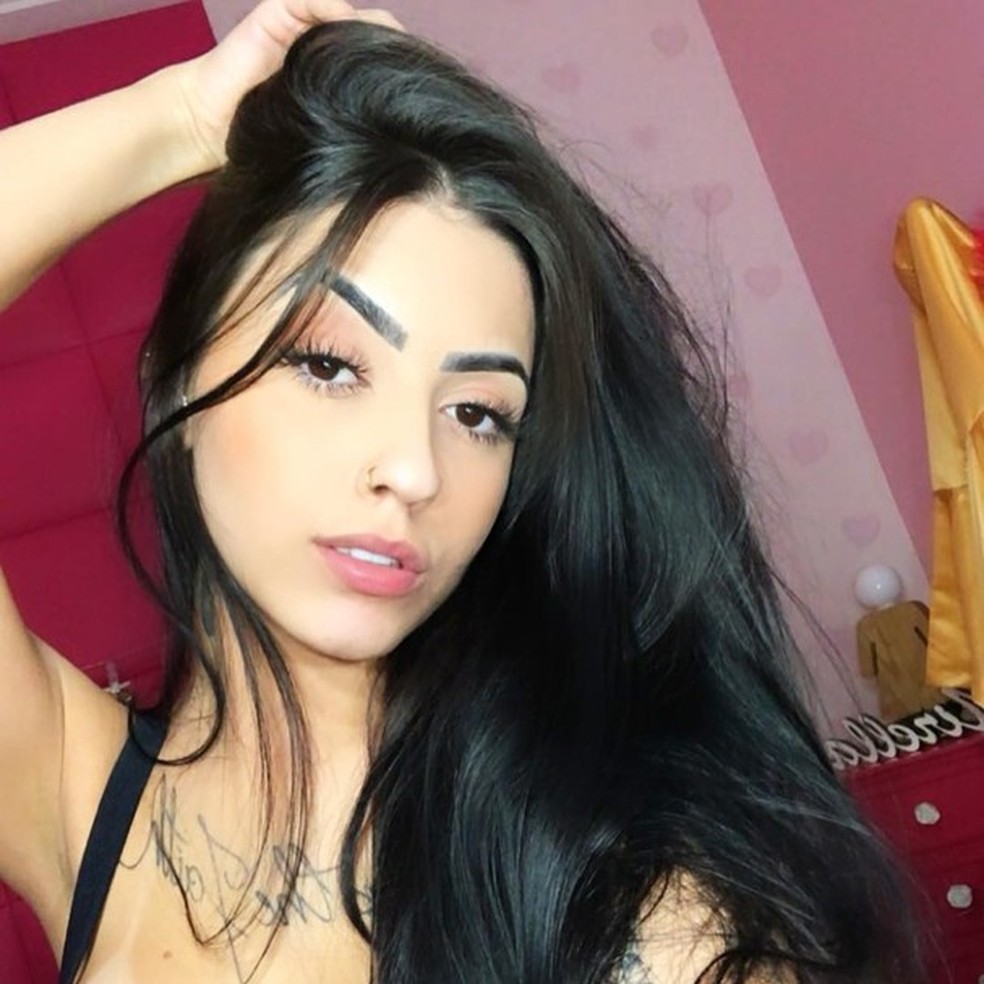 Mc Mirella aparece sem as lentes de contato: Já que pra 2019 é pra ter  mudanças