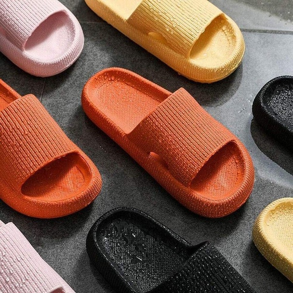 Pantufas de massagem, disponível na Amazon (Foto: Divulgação) — Foto: Glamour