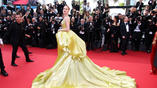 Festival de Cannes 2024: Marina Ruy Barbosa banca a princesa no tapete vermelho