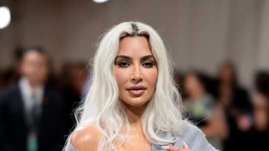 Met Gala 2024: Kim Kardashian brilha com look com pegada hi-low