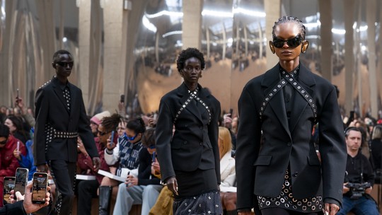 Paris Fashion Week: óculos futuristas da Off-White são um chamado para ousar no acessório