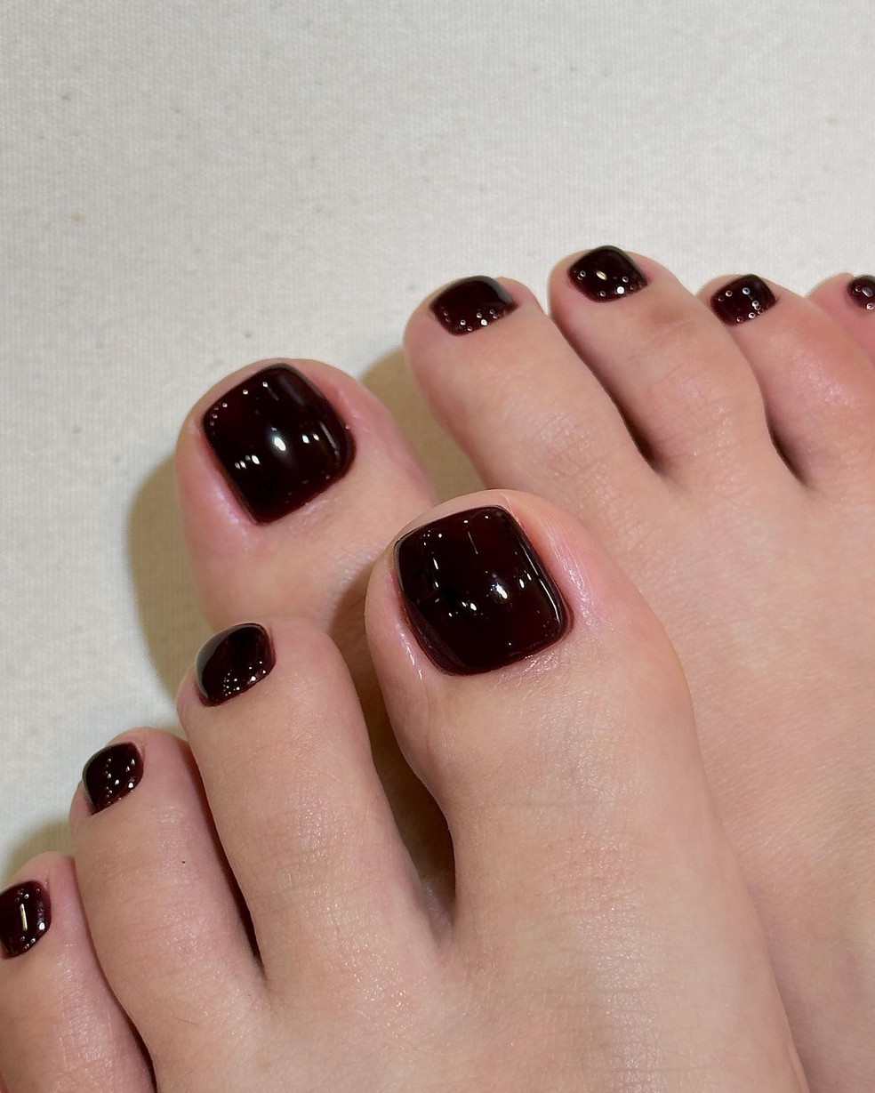 Esmaltes para os pés perfeitos para o outono — Foto: @ryun_jjang