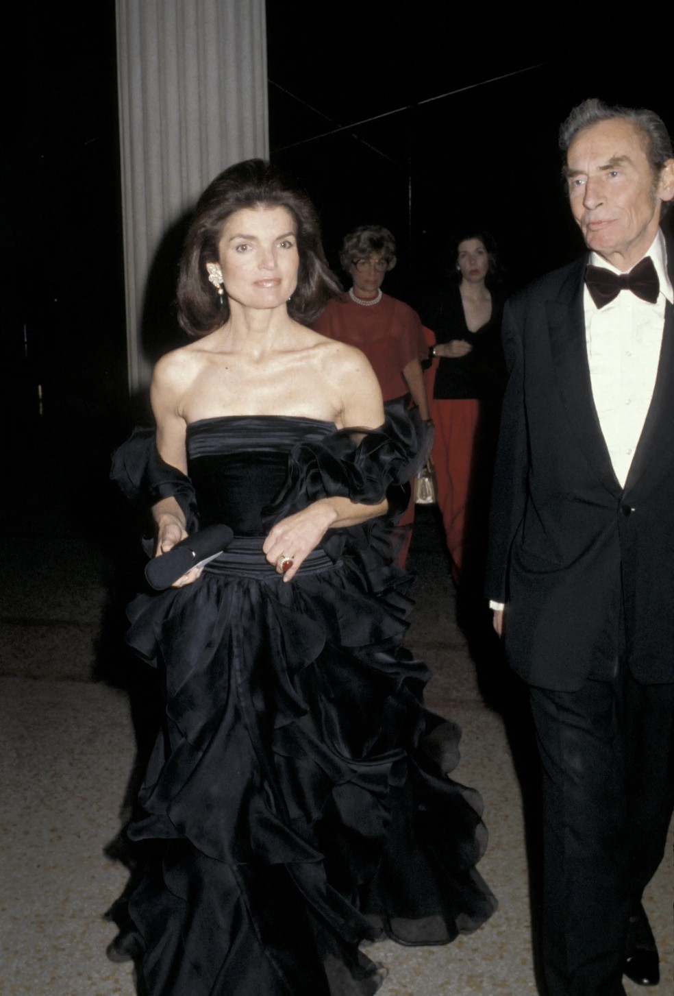 Jacqueline Kennedy Onassis no Met Gala em 1979 — Foto: Getty Images
