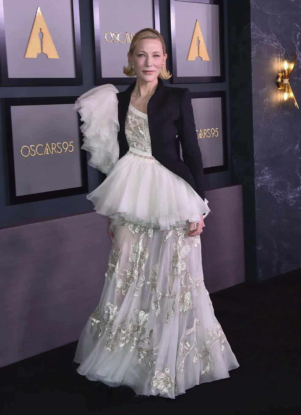 Cate Blanchett escolheu um vestido da coleção Primavera-Verão 2020 de Alexander McQueen  — Foto: Getty Images