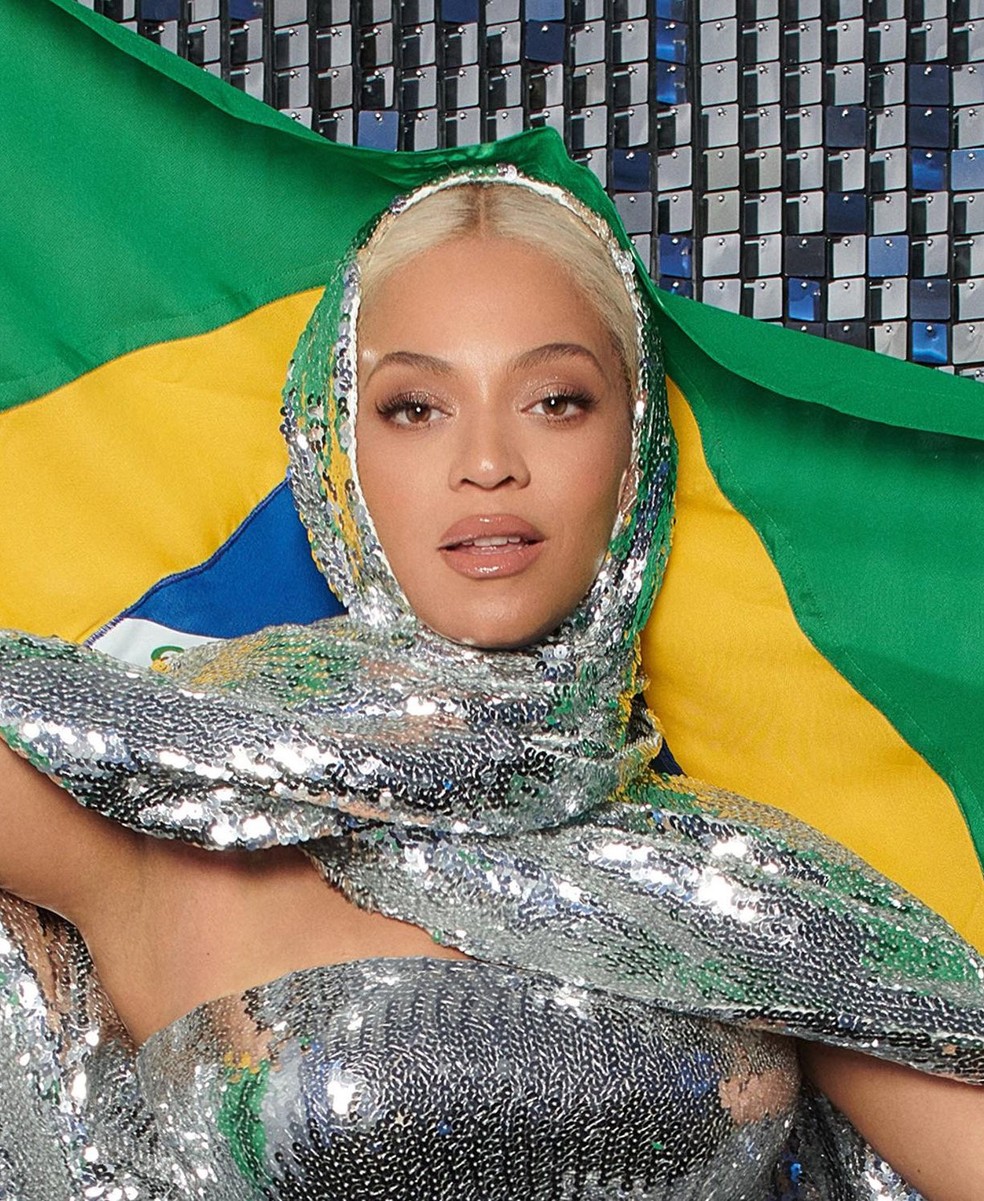 Beyoncé se surpreende e elogia look feito por designer brasiliense