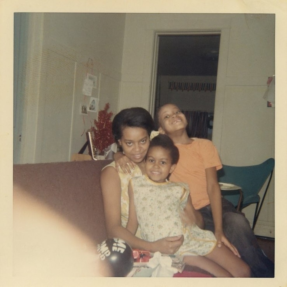 michelle-obama-compartilha-fotos-raras-da-inf-ncia-e-emociona-seguidores
