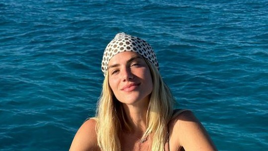 Giovanna Ewbank abre álbum de dia ensolarado em Ibiza: "Tudo azul"
