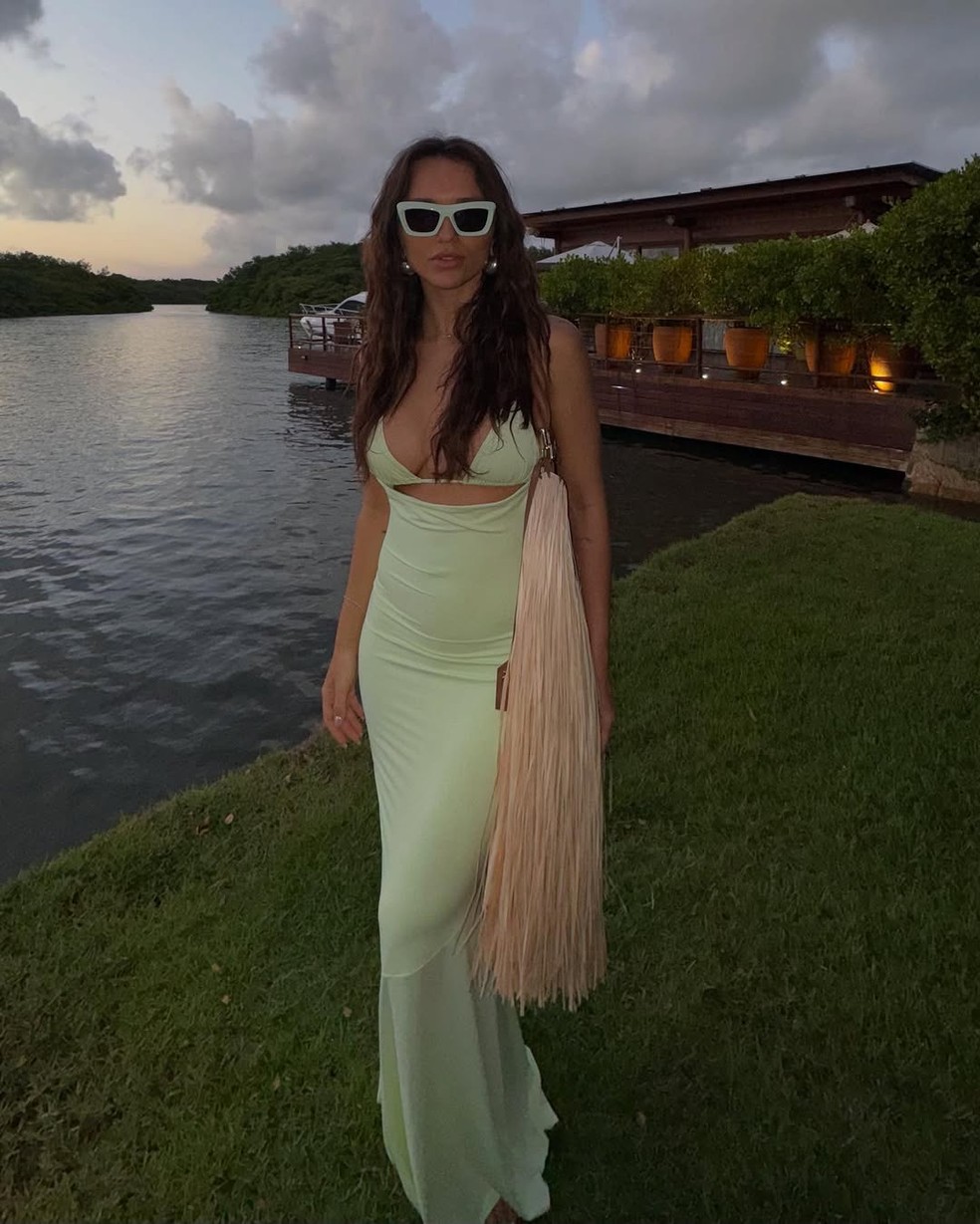 Vestido verde de Rafa Kalimann é aposta para os dias mais quentes — Foto: Instagram