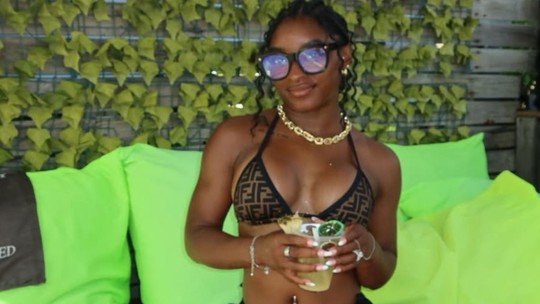 Destrinchamos os detalhes do biquíni grifado de Simone Biles para renovar o bronzeado