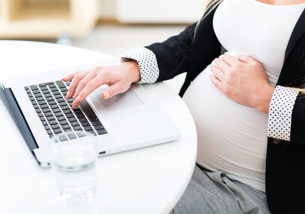 Será a licença-maternidade afetada pelo projeto de terceirização? (Foto: Thinkstock) — Foto: Glamour
