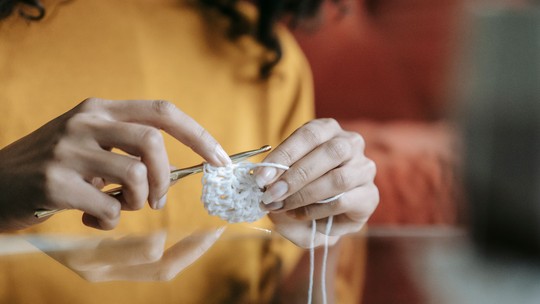 Crochê: como começar no hobby que virou tendência entre a geração Z
