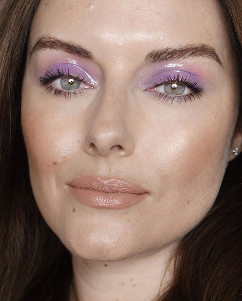 Sombra lilás é hit! (Foto: Reprodução / Instagram @katiejanehughes ) — Foto: Glamour