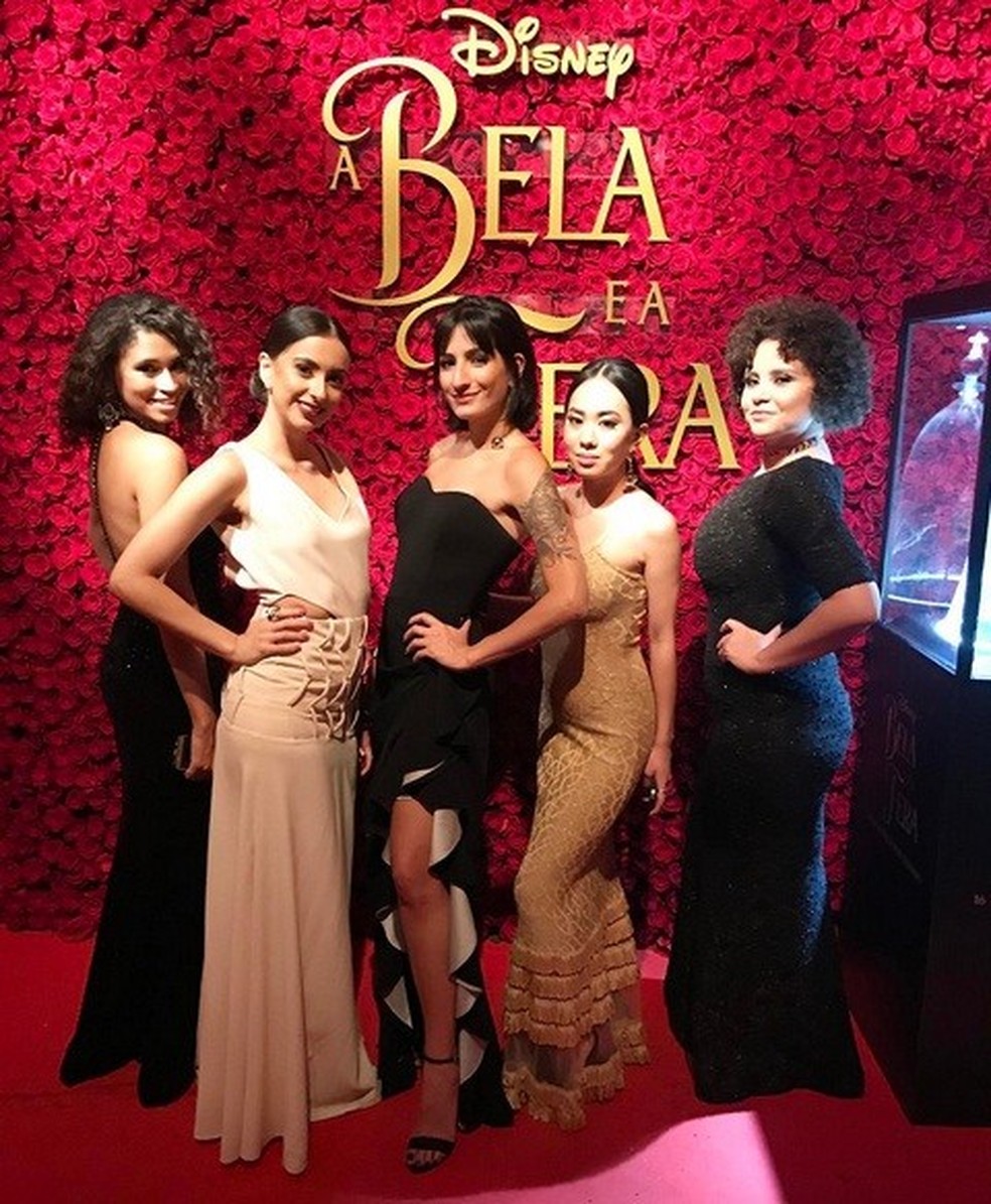 Nossas glamour girls vestem, da esquerda para a direita, os vestidos Blackwell, Herta Rose, Drap Babado Blak, Pamela Dourado e Marien (Foto: Reprodução/Instagram) — Foto: Glamour