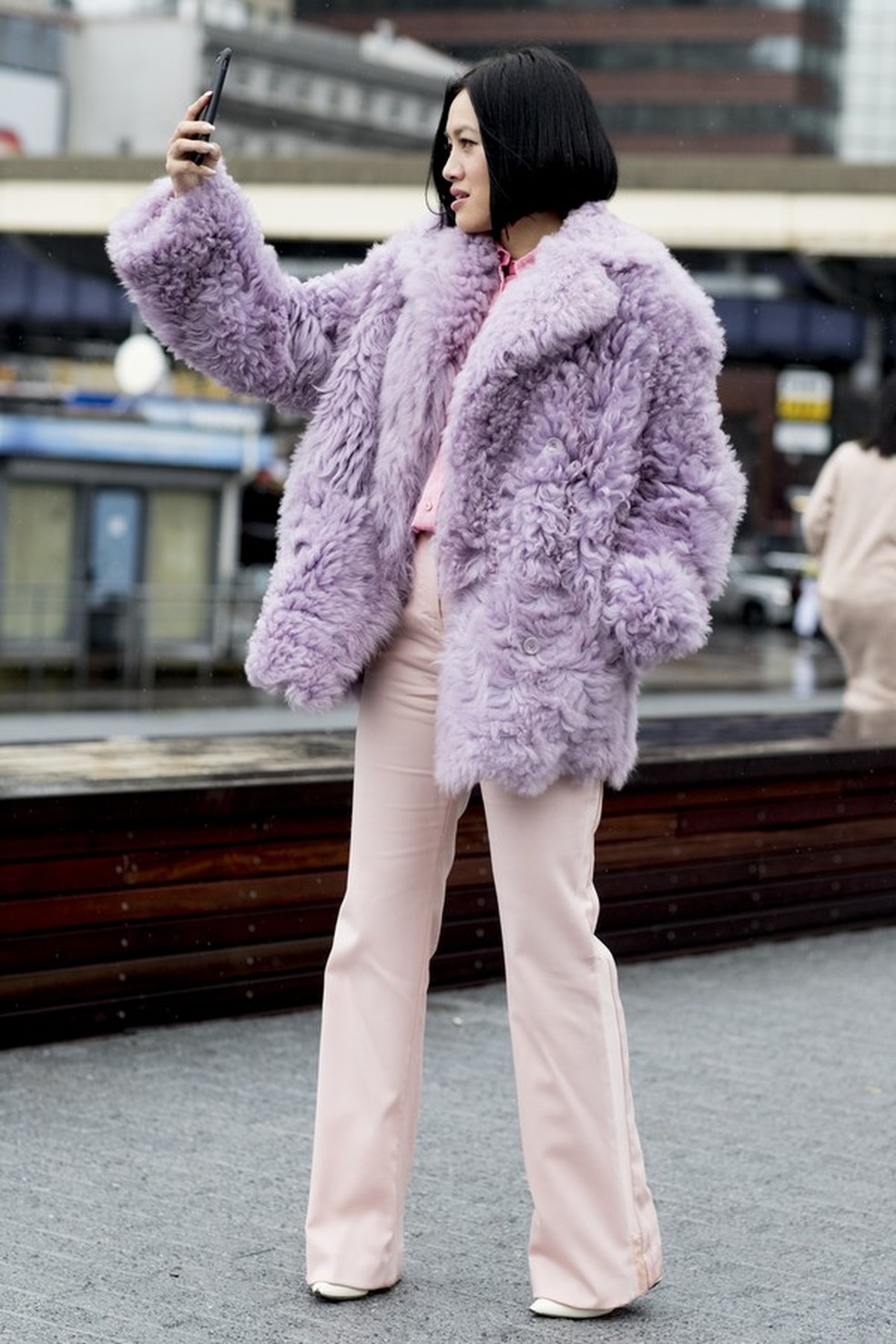 Estamos apaixonadas pela produção candy color de Tiffany Hsu (Foto: Imaxtree) — Foto: Glamour