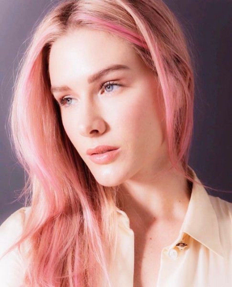 Fiorella Mattheis aderiu ao rosa millenial nos cabelos (Foto: Reprodução/Instagram) — Foto: Glamour