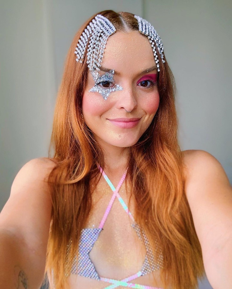 Carnaval 2025: ideias de penteado — Foto: Instagram @claranovais