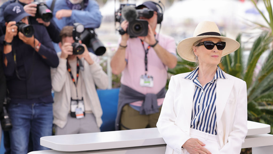 Festival de Cannes 2024: Meryl Streep aposta no look praiano chique para receber o Palma de Ouro
