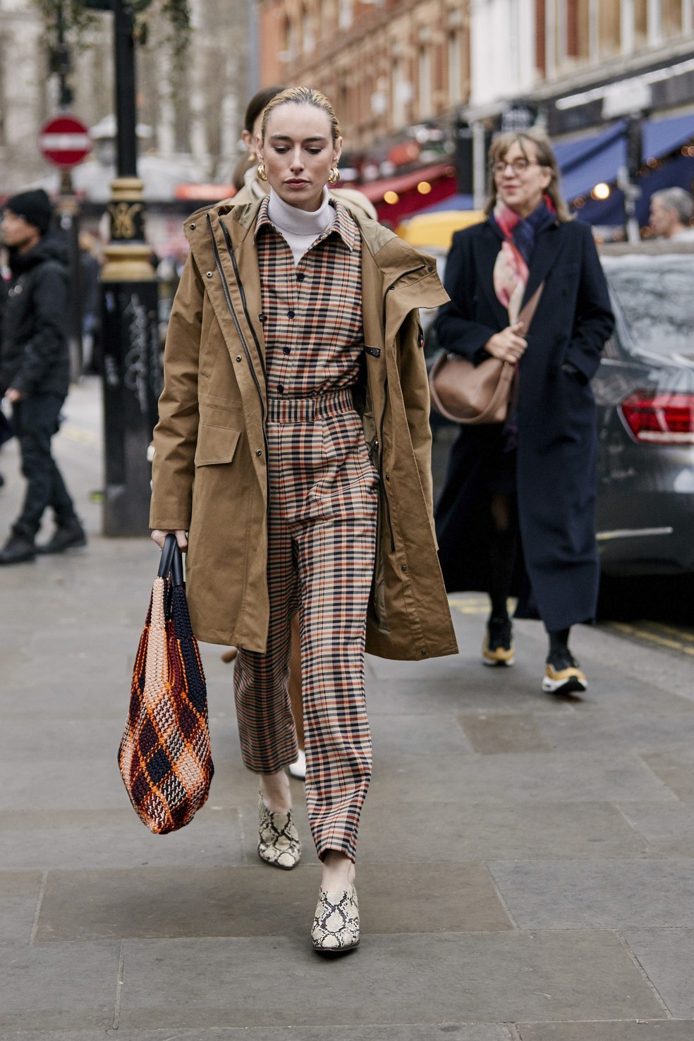 Turtleneck street style (Foto: Imaxtree) — Foto: Glamour