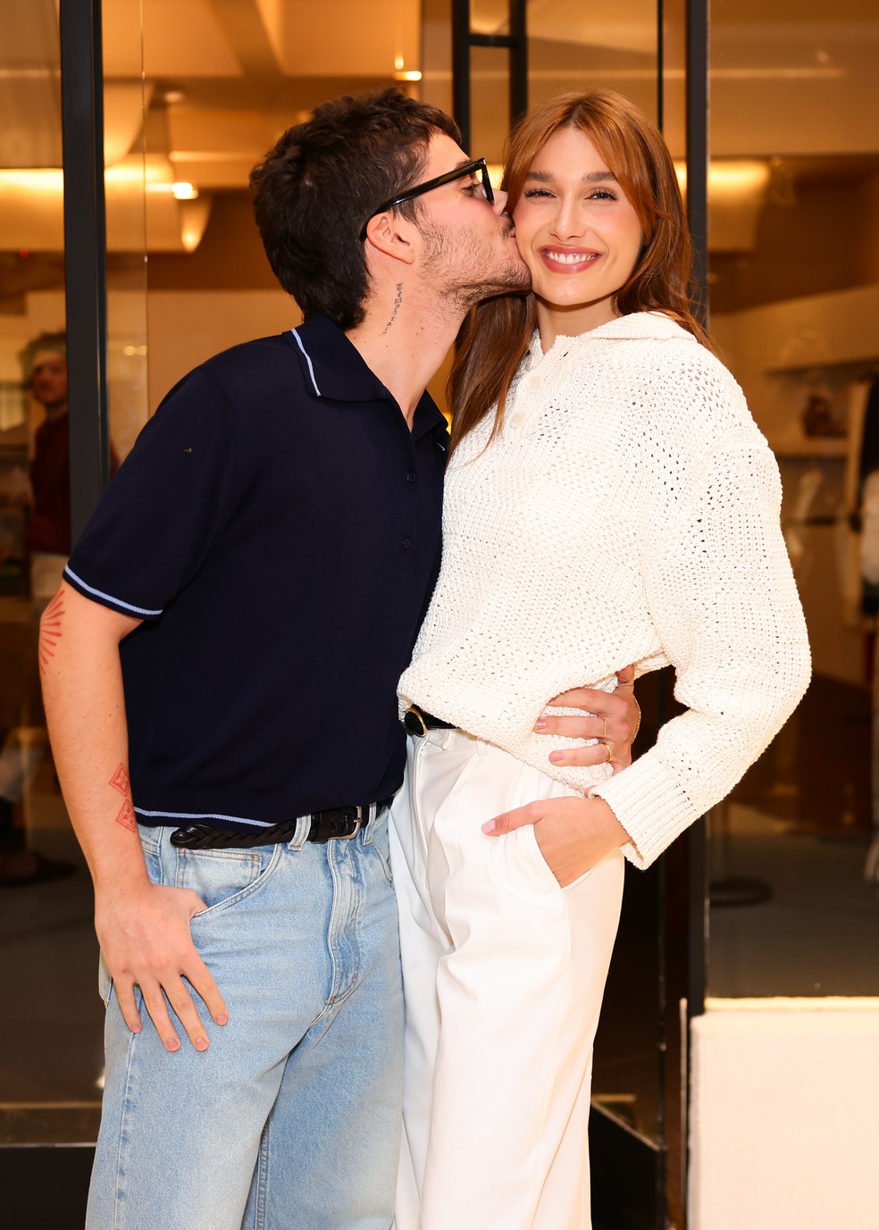 João Figueiredo e Sasha Meneghel na inauguração da pop-up da Mondepars — Foto: Divulgação