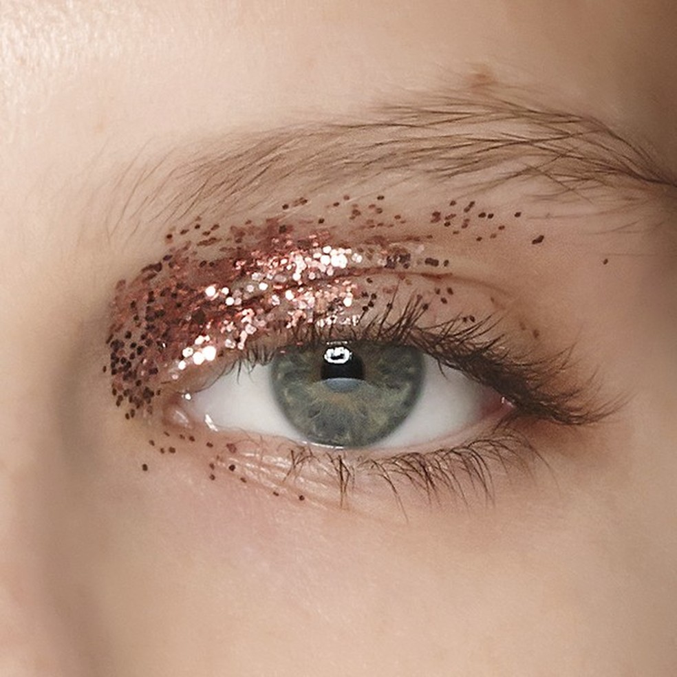 12 inspirações de maquiagem metalizada para o Réveillon (Foto: Imaxtree, Getty Images e Reprodução Instagram) — Foto: Glamour