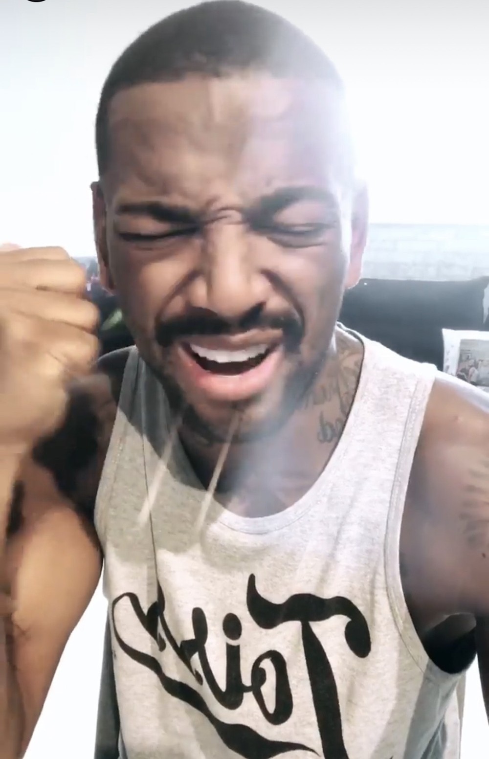 Nego do Borel sofre para aprender inglês