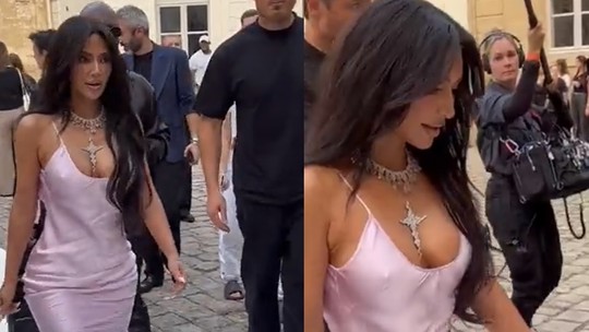 Kim Kardashian aposta em look sexy para fila A de desfile de Victoria Beckham