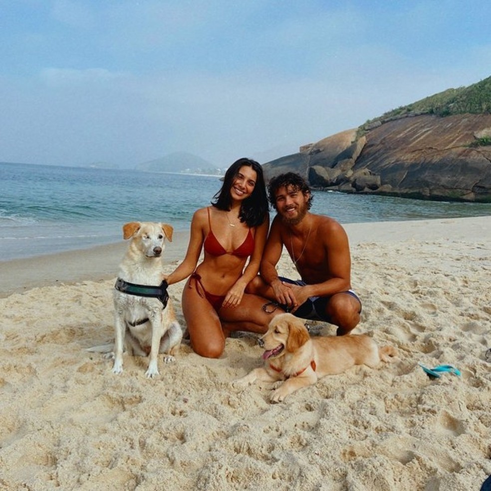 Rayssa Bratillieri e André Luiz Frambach com seus pets (Foto: Reprodução/Instagram) — Foto: Glamour