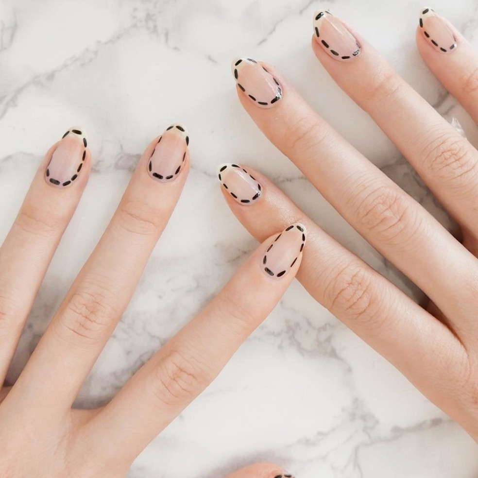 Nail art perfeitas para complementar o look de Halloween (Foto: @aliciatnails) — Foto: Glamour